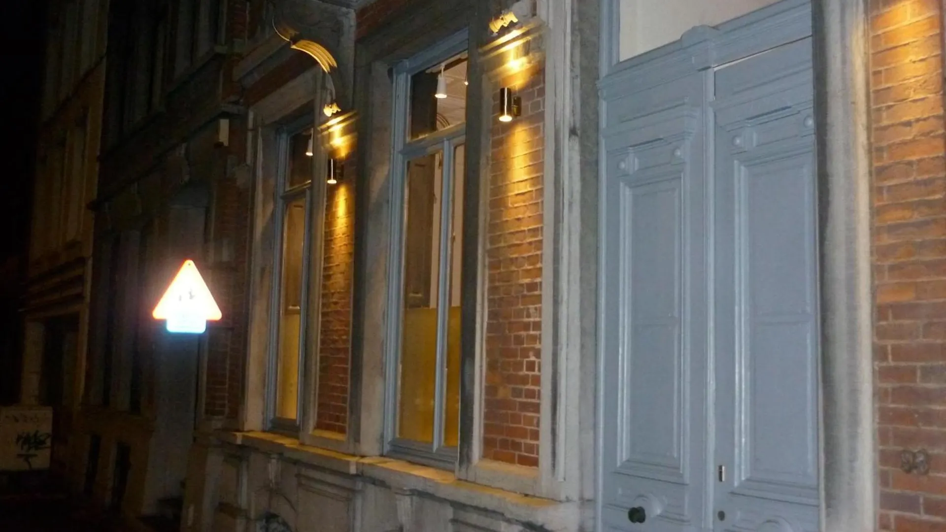 Les Gites Du Pays De 샤를루아 아파트